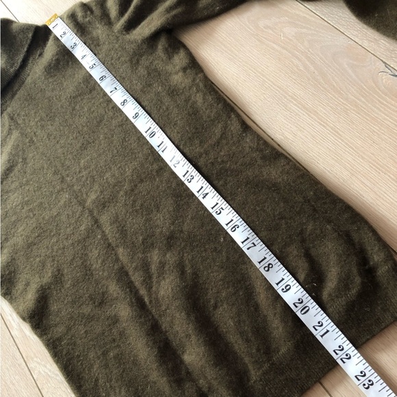 Uniqlo 100% Cashmere Turtleneck Sweater in Dark Olive Green Size XS - Picture 9 of 10